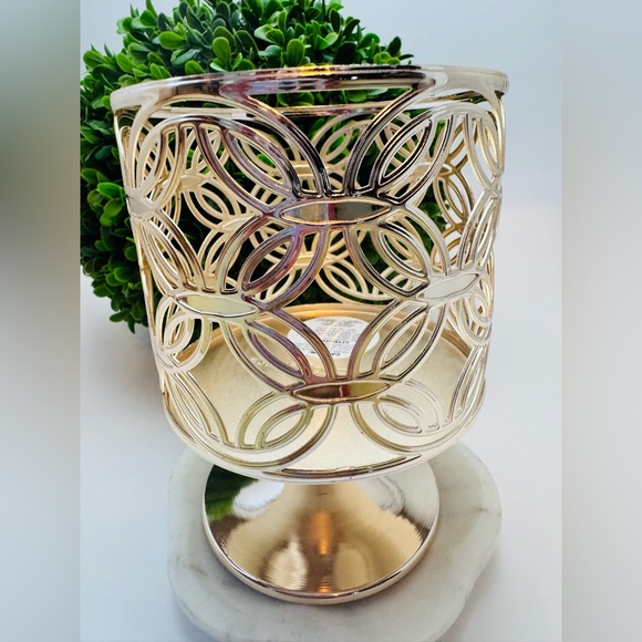 Bath & Body Works Vine Leaf Pedestal 3-Wick Candle Holder -gently used - Picture 2 of 5